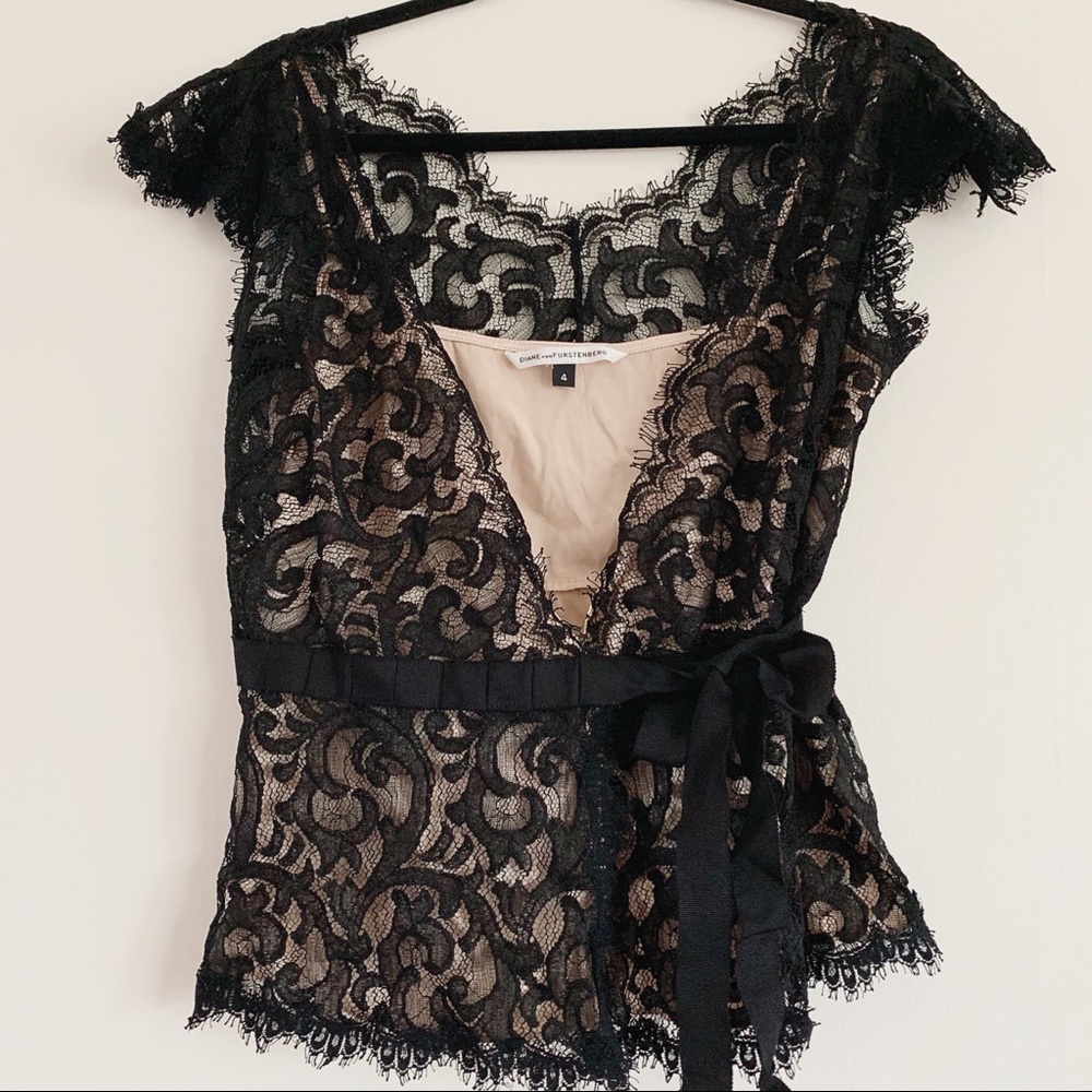 ☀️ Diane Von Furstenberg Lace Wrap Blouse